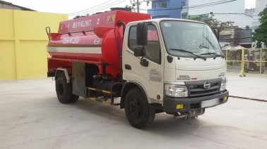 Đánh giá chi tiết xe bồn chở xăng dầu 6 khối Hino