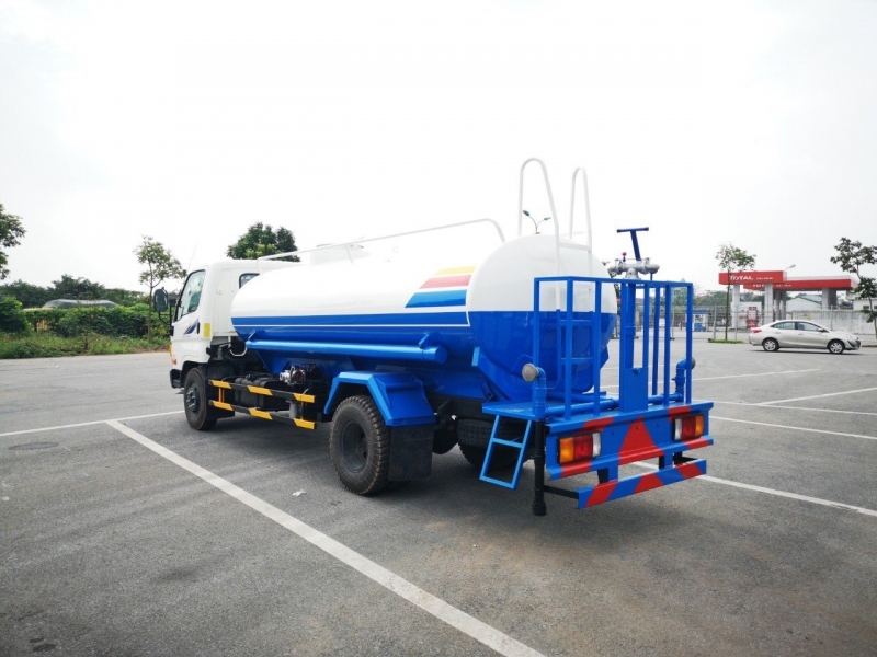Xe phun nước rửa đường Hyundai 6 khối