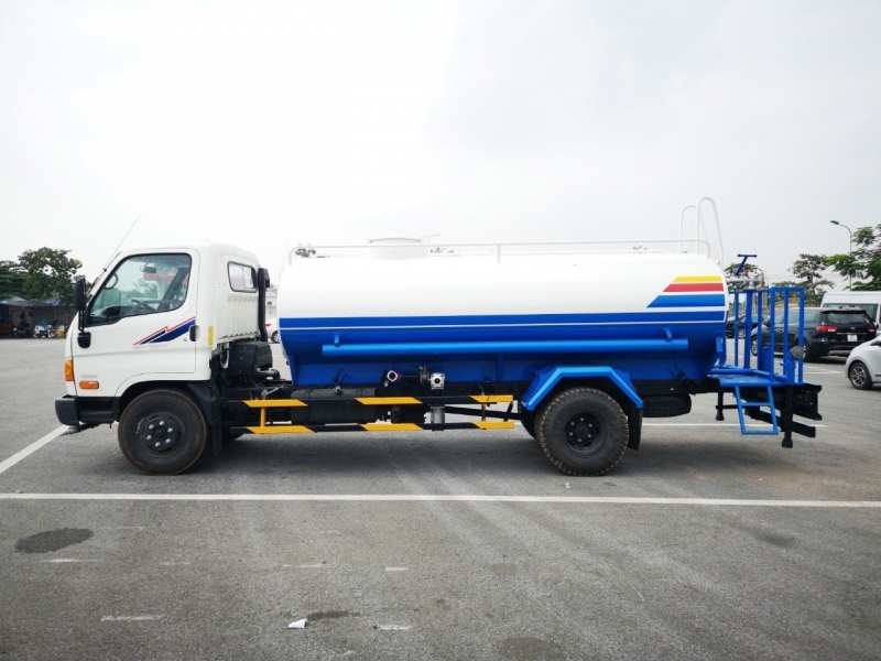 Xe phun nước rửa đường Hyundai 6 khối