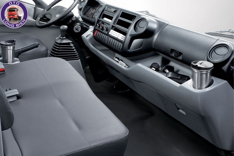 Xe tải gắn cẩu tự hành 3 tấn Hino XZU 2022