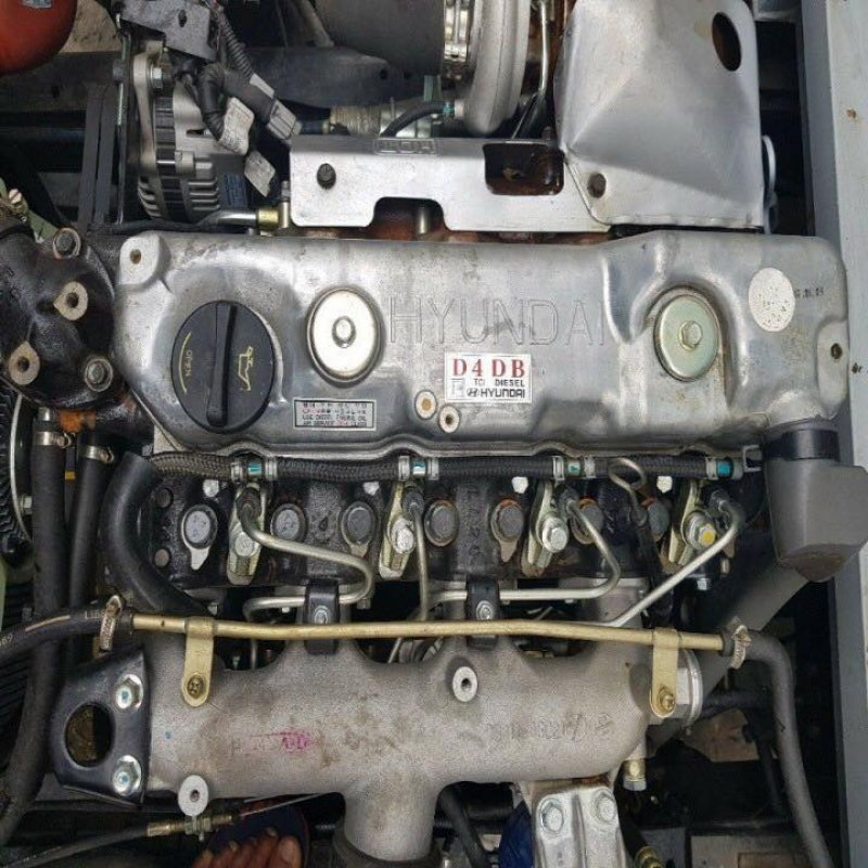 Xe phun nước rửa đường Hyundai 6 khối