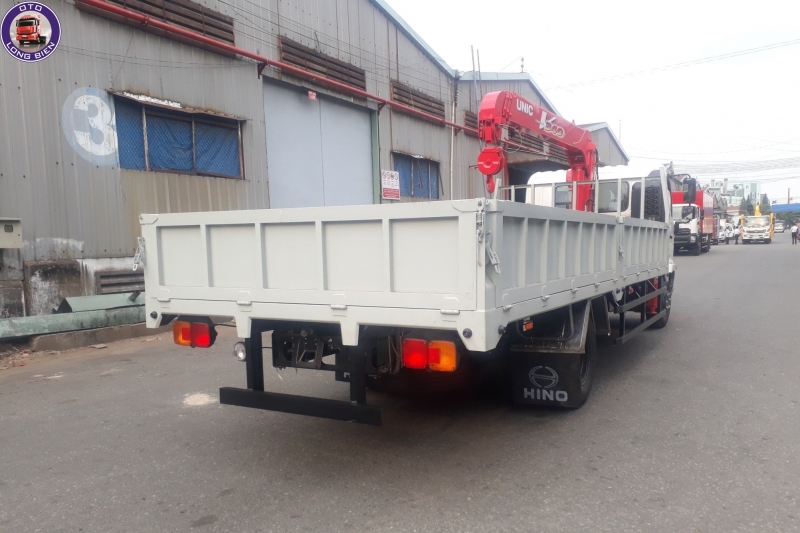 Xe tải gắn cẩu Unic 3 tấn Hino FC
