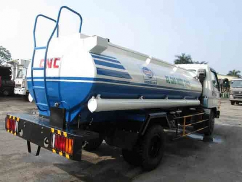 Xe phun nước rửa đường Hyundai 6 khối