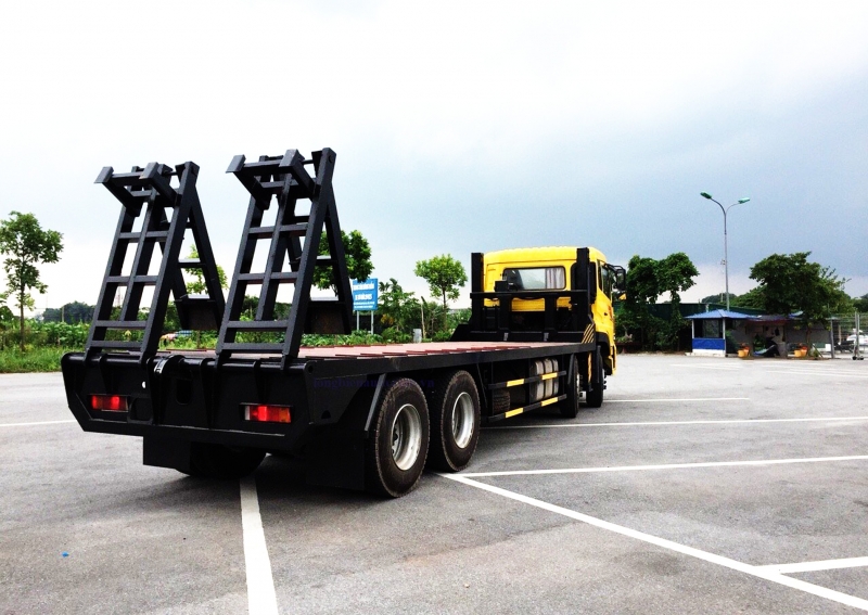 Xe nâng đầu chở máy xúc 4 chân