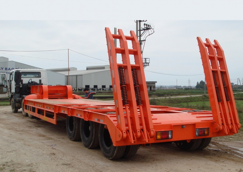Xe phooc lùn chở máy