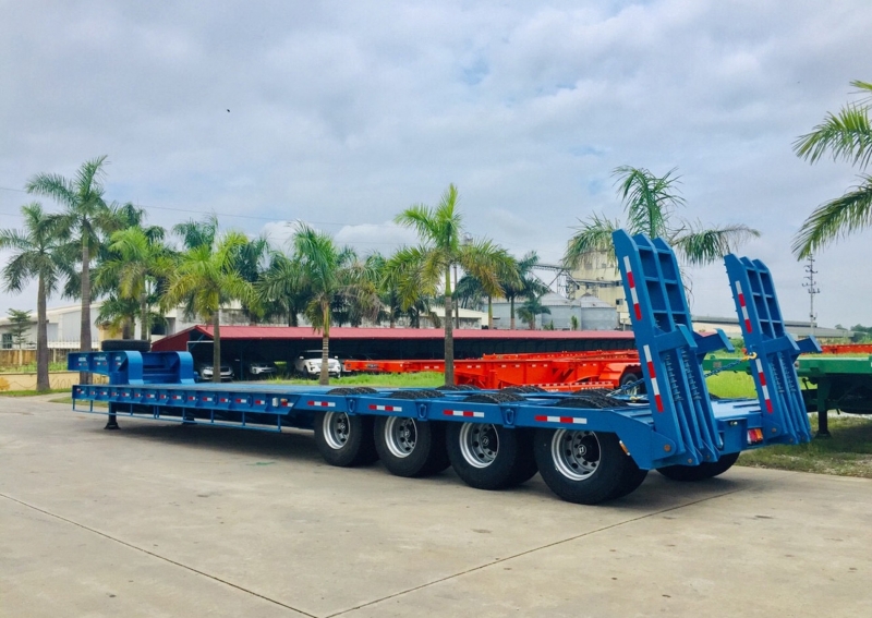 Xe phooc lùn chở máy