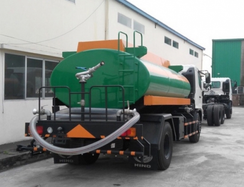 Xe phun nước rửa đường Hino FC 6 khối