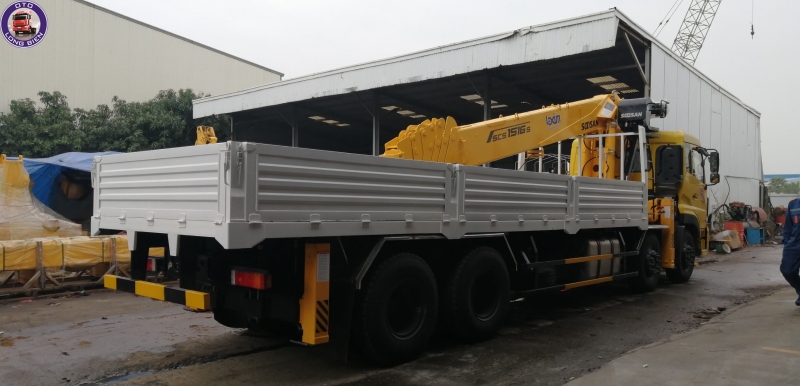 Xe tải gắn cẩu tự hành 15 tấn Dongfeng mới 2023