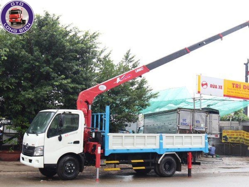 Xe tải gắn cẩu tự hành 3 tấn Hino XZU 2022