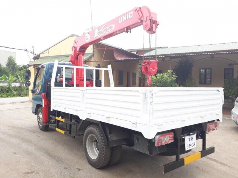 Xe cẩu tự hành Unic 3 tấn Thaco Ollin 500