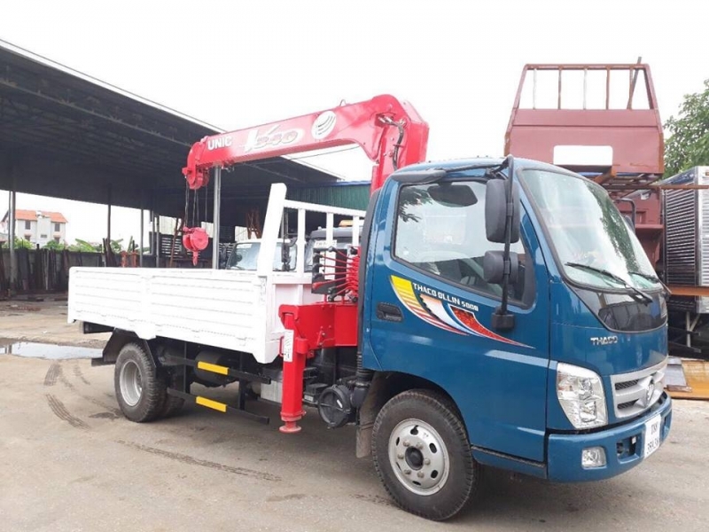 Xe cẩu tự hành Unic 3 tấn Thaco Ollin 500
