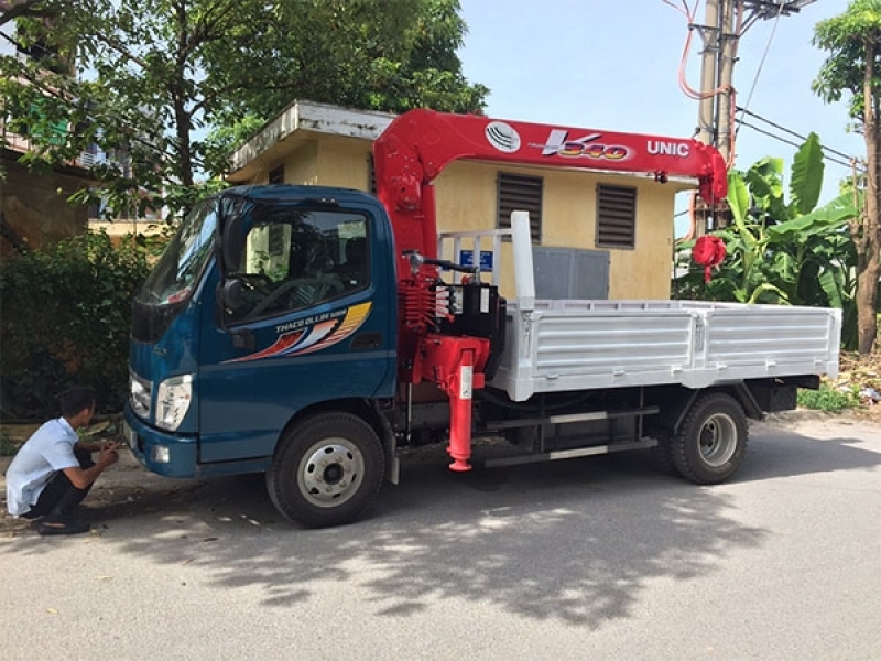 Xe cẩu tự hành Unic 3 tấn Thaco Ollin 500